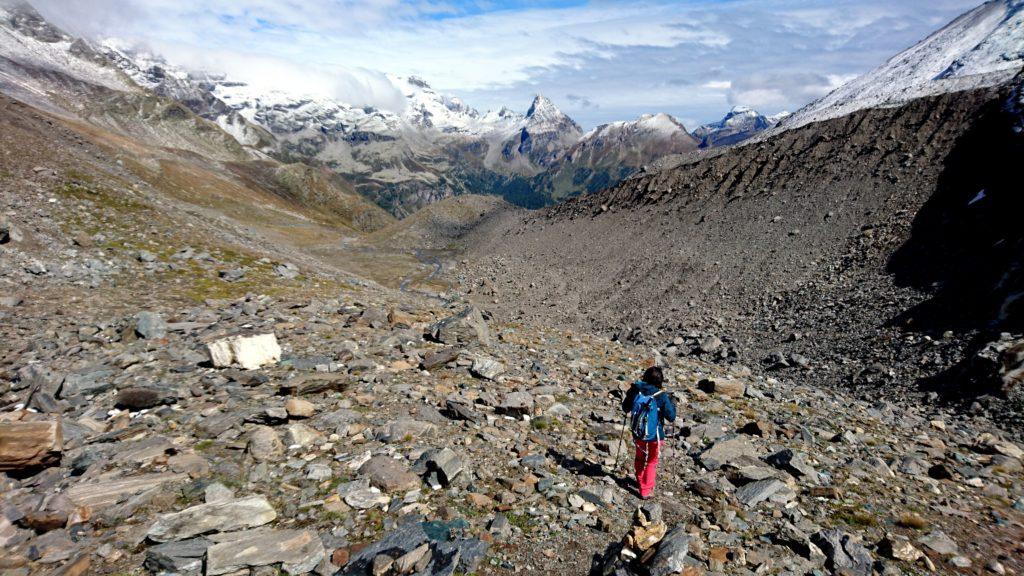 il fianco della morena un tempo ricoperta da ghiaccio e neve