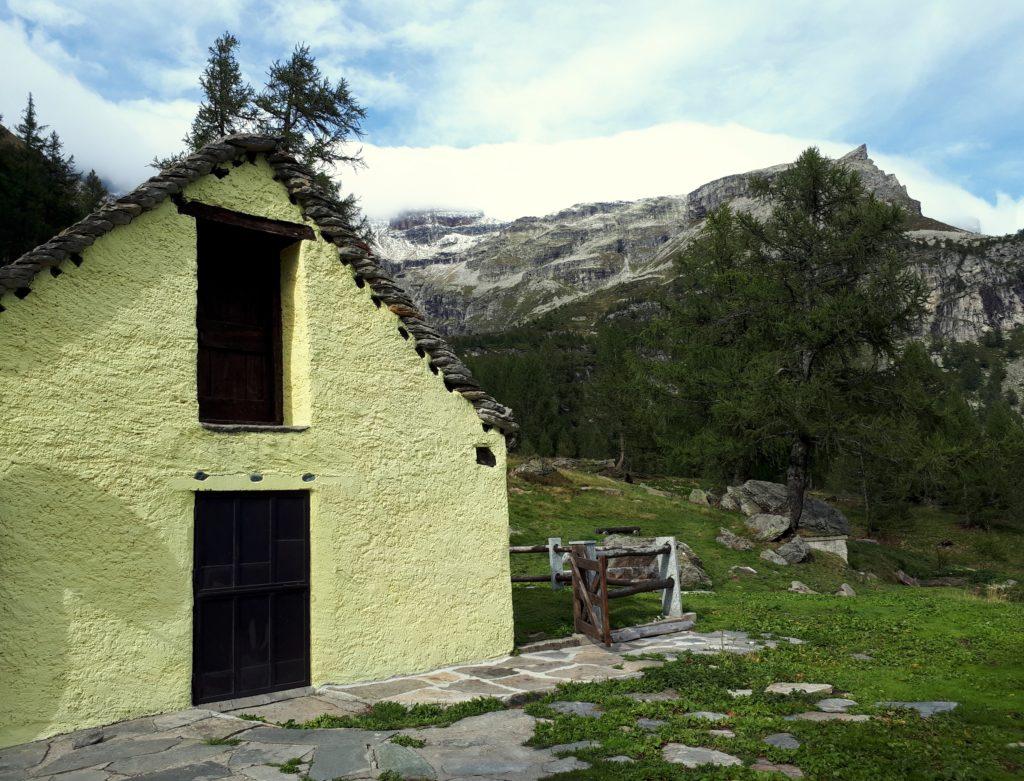 prime casette dell&#039;Alpe Veglia (la parabola c&#039;è anche qui, ma abbiamo preferito tagliarla!)