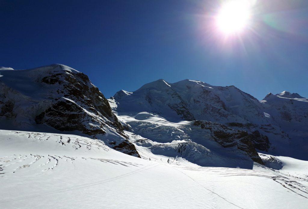 ripresa la linea dell'andata, si discende per neve e roccette fino a tornare sulla vedretta. Ultimo saluto alla nostra cima e a questo magico luogo