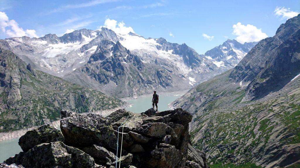 Samu in vetta alla via con lo splendido panorama di sfondo!