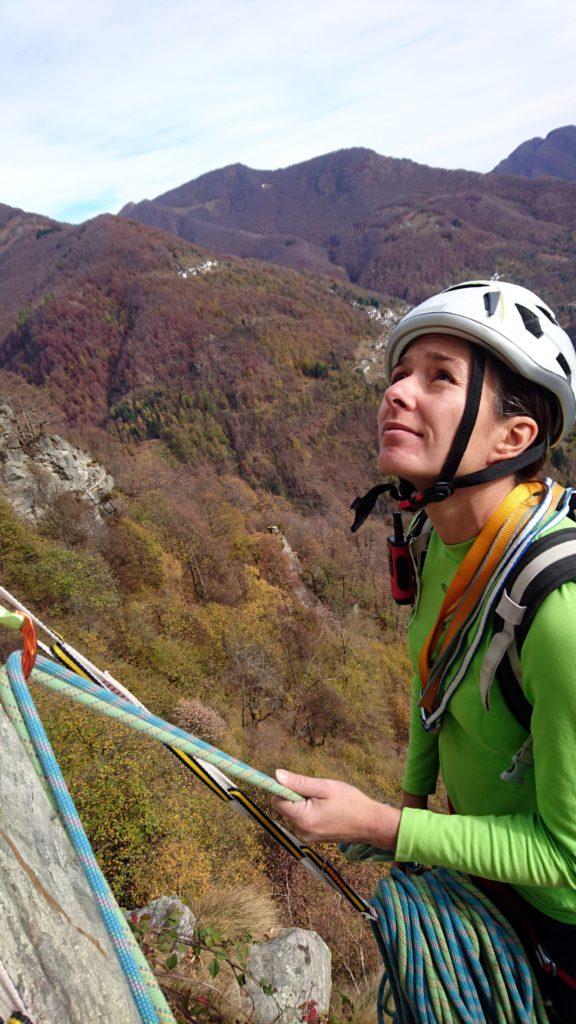 Erica studia il secondo tiro. Vorrebbe farlo lei ma c&#039;è un po&#039; di timore reverenziale. Così vado io