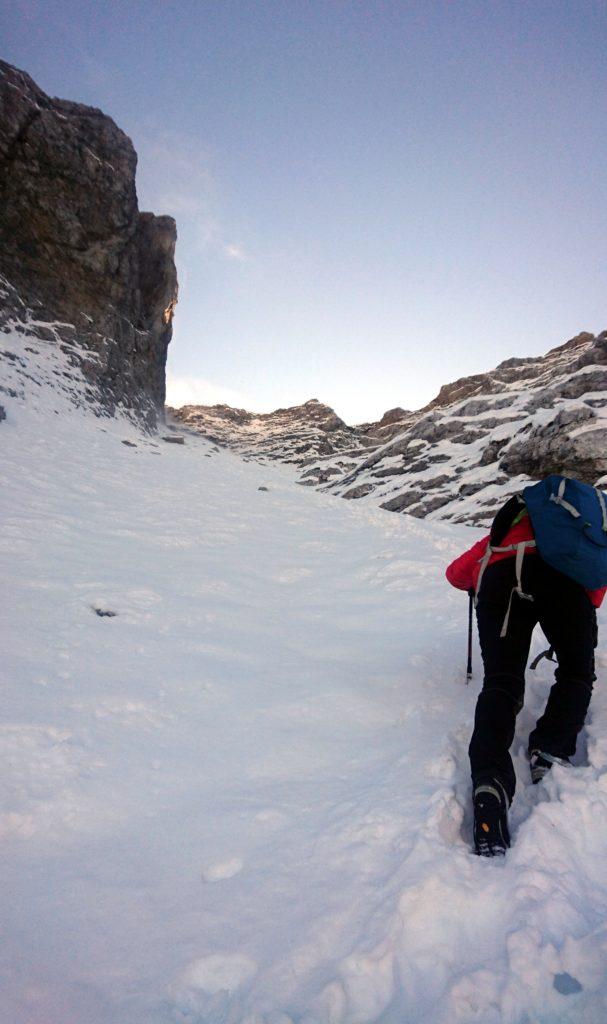 nell'ultimo tratto prima di Passo del Re aumenta la pendenza e ci si immette in un canalino via via più stretto