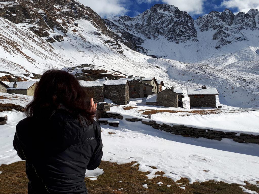 la Silvietta inquadra gli scorci del villaggio alpino attorno al rifugio Chiavenna