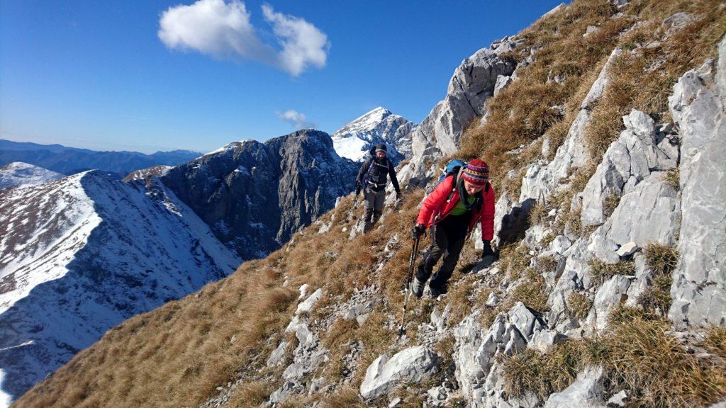 visto che riusciamo a tenerci al di sotto del filo di cresta procediamo ancora un po' verso la Cima del Fop: l'importante è crederci!