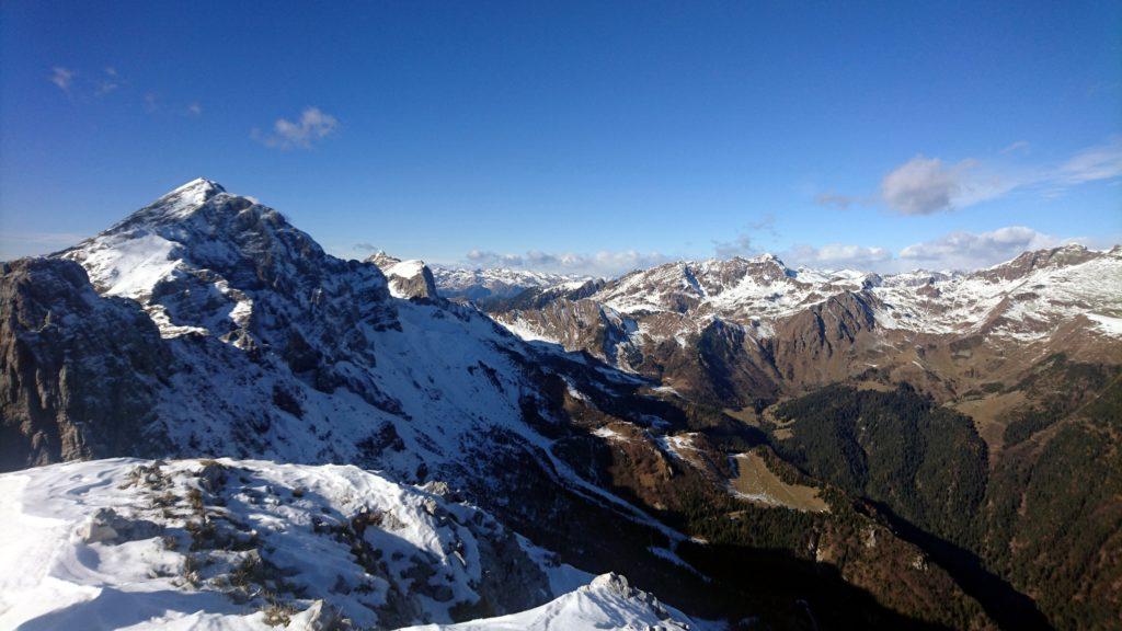vista spettacolare verso l&#039;Arera e il Parco delle Alpi Orobiche Bergamasche
