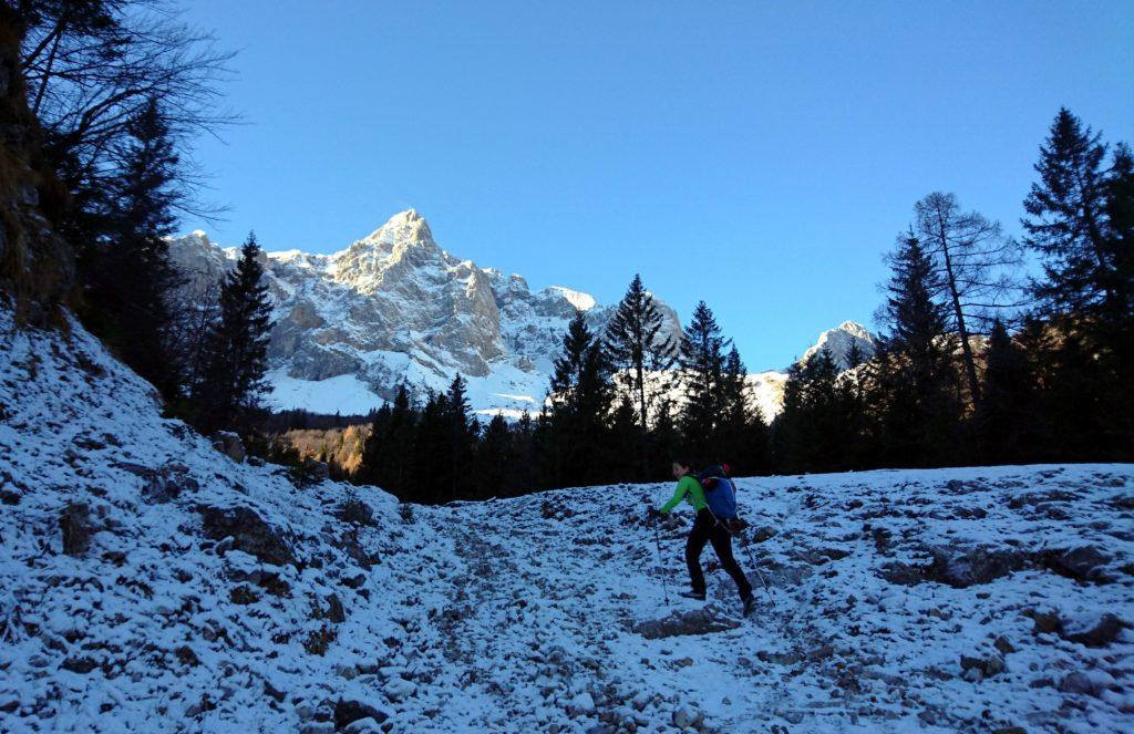 Dal Rifugio abbandonato sino alla Baita bassa si cammina su un terreno antipatico, specialmente per le caviglie