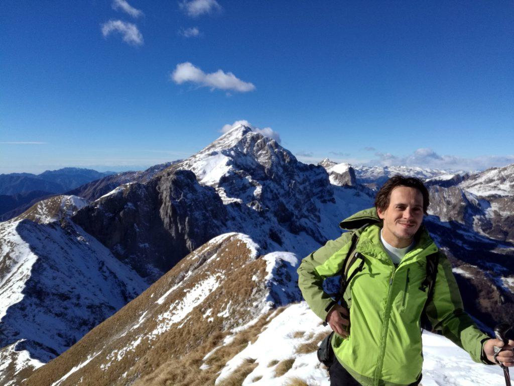 quel sorriso un po' così di chi sarebbe voluto arrivare in cima... l'Arera guarda e se la ride