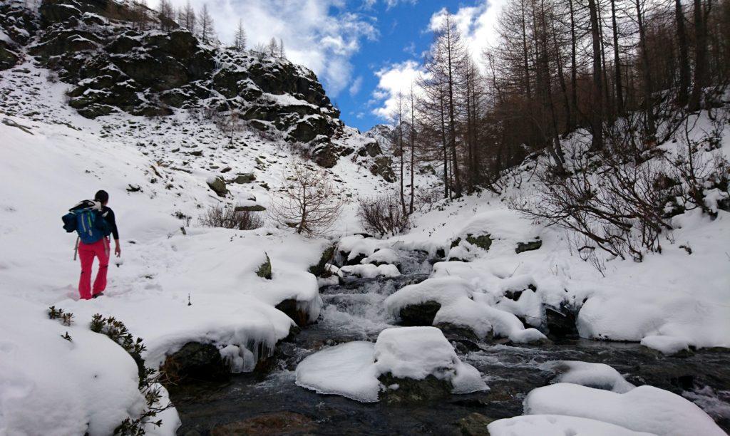 Nella parte alta la neve inizia ad essere un po' più presente regalando scorci molto belli