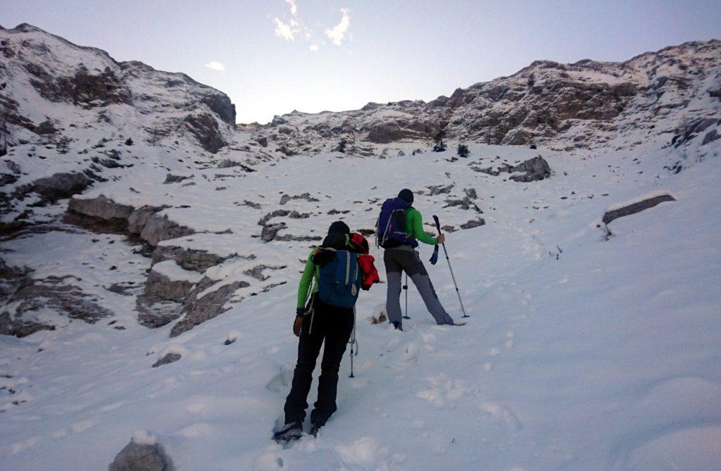 il Passo del Re è lassù, la traccia segue la strada migliore tra canalini e roccette