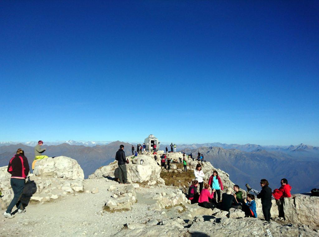Rimini: sulla cima della Grignetta oggi c&#039;è di tutto, e quando dico tutto intendo proprio tutto