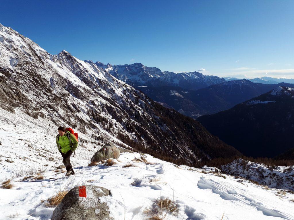 Ultimi metri per guadagnare il bivacco. Dietro di noi la parte più meridionale delle Dolomiti di Brenta