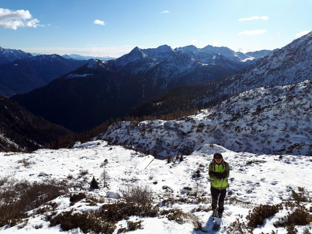 Visto il vento e il freddo polare, dopo qualche minuto al bivacco ci rituffiamo verso valle il più velocemente possibile