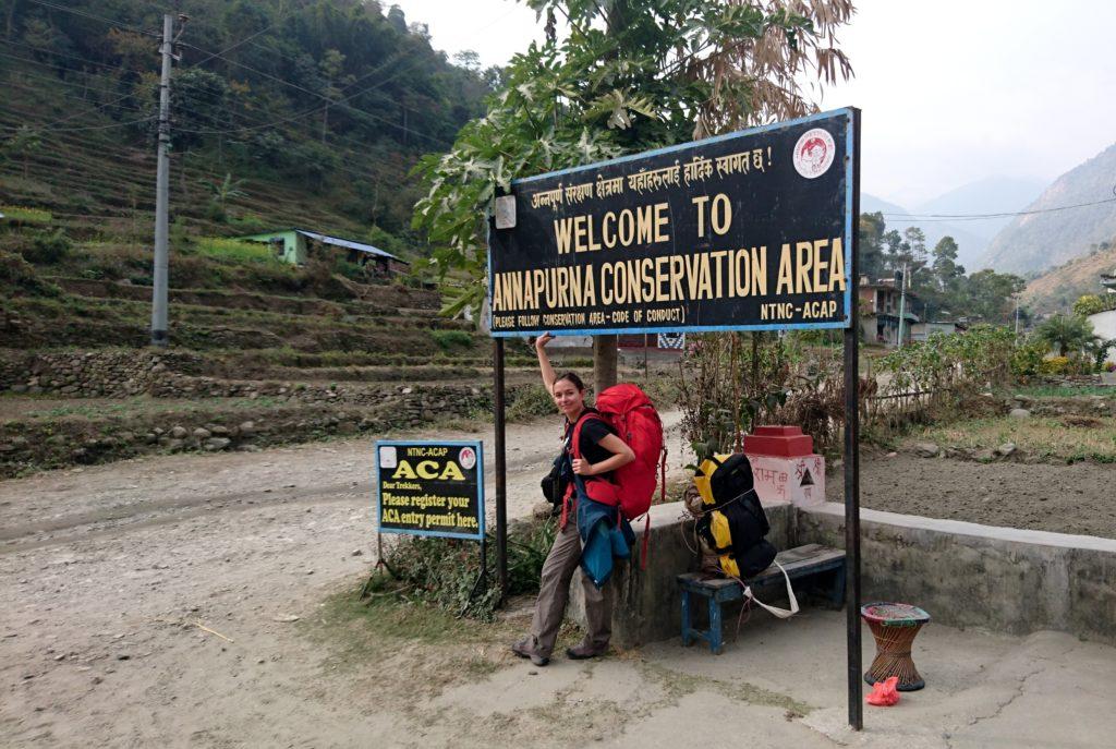 Inizia il nostro trekking! Poco dopo Besisahar si incrocia subito il primo checkpoint dove dovremo farci timbrare i nostri permessi