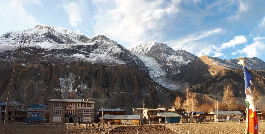 il ghiacciaio del Gangapurna in tutto il suo splendore la mattina presto