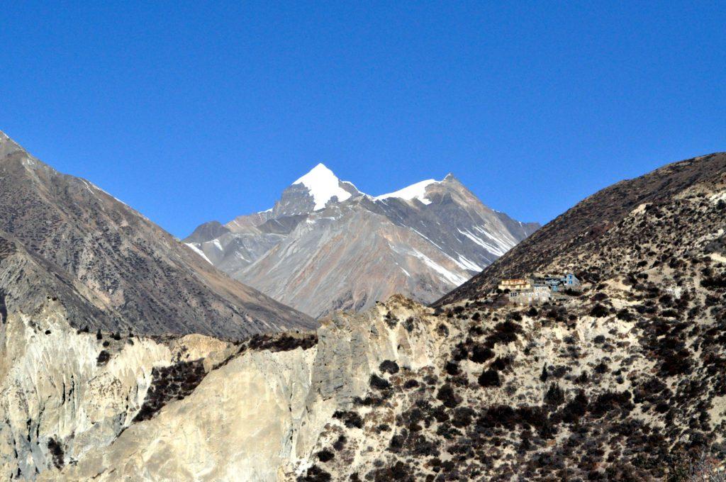 la valle in cui ci infiliamo ci porterà sino a Thorong Phedi, il Campo base basso per il Passo di Thorong La