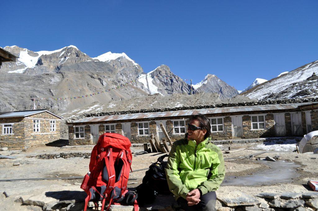 Presso l'High Camp c'è solo uno Hotel, molto grande, che offre ristoro ai trekkers prima dell'ultima fatica fino al Thorong La Pass