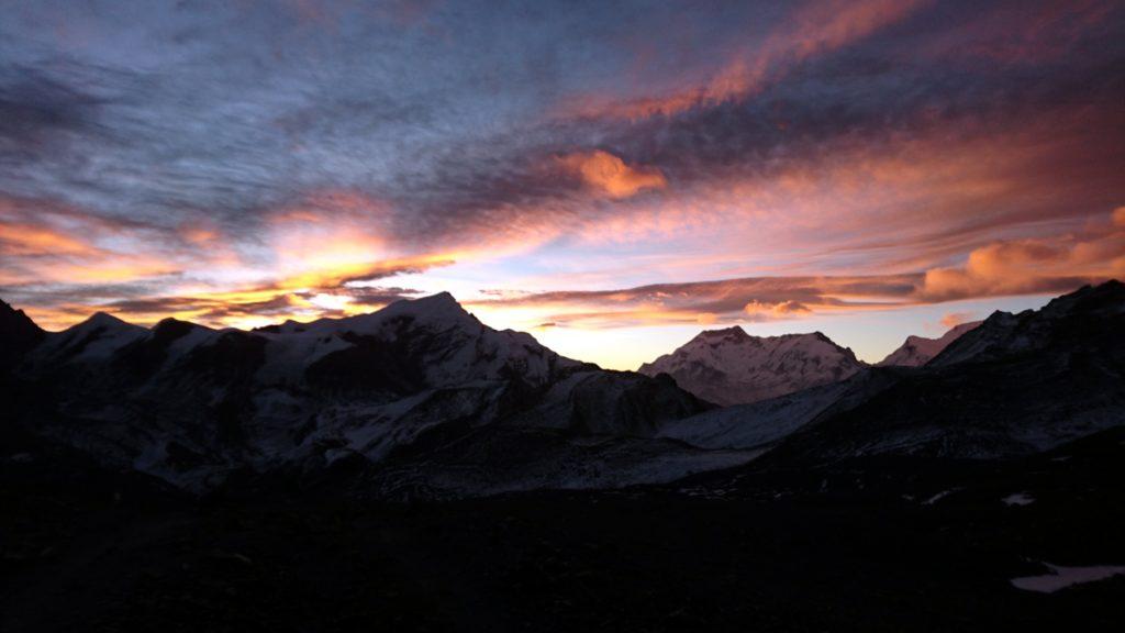 sull&#039;Himalaya inizia ad albeggiare: meraviglioso