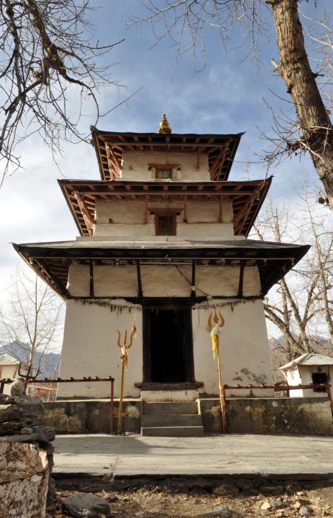 tempietto induista, con il tridente simbolo di Shiva