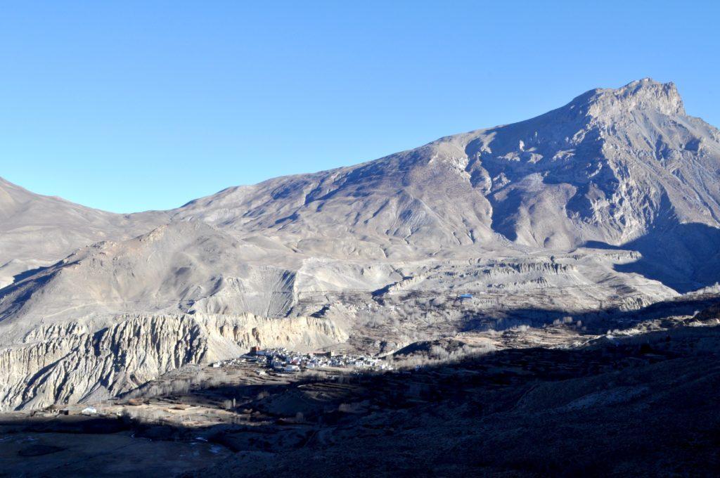 da Muktinath si gode di un meraviglioso paesaggio sul Lower Mustang