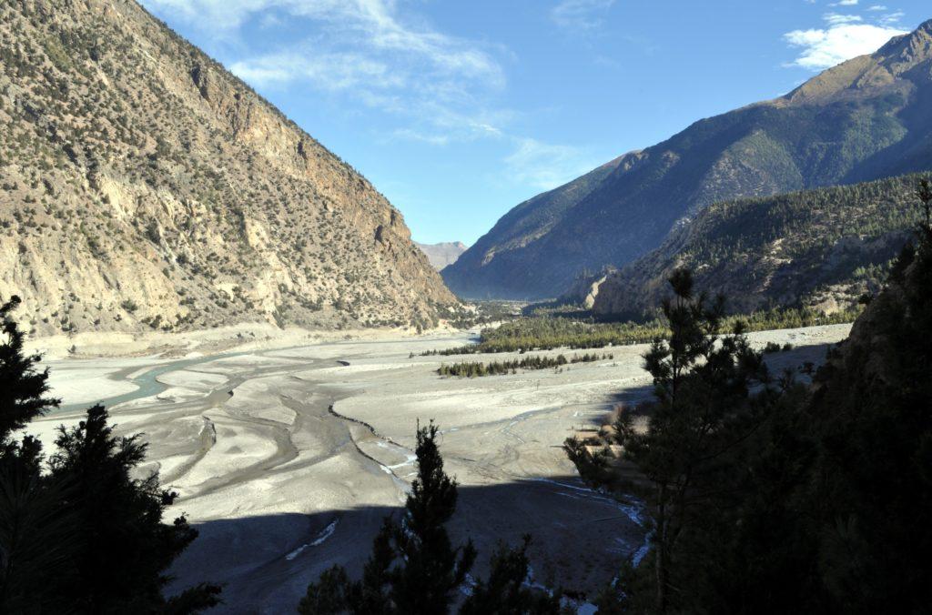 la valle del Kali Gandaki, qui ampia e ...ventosa!