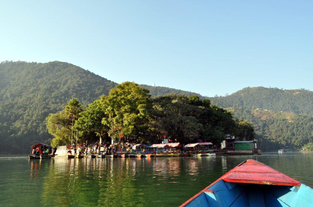 il tempio induista al centro del lago di Pokhara