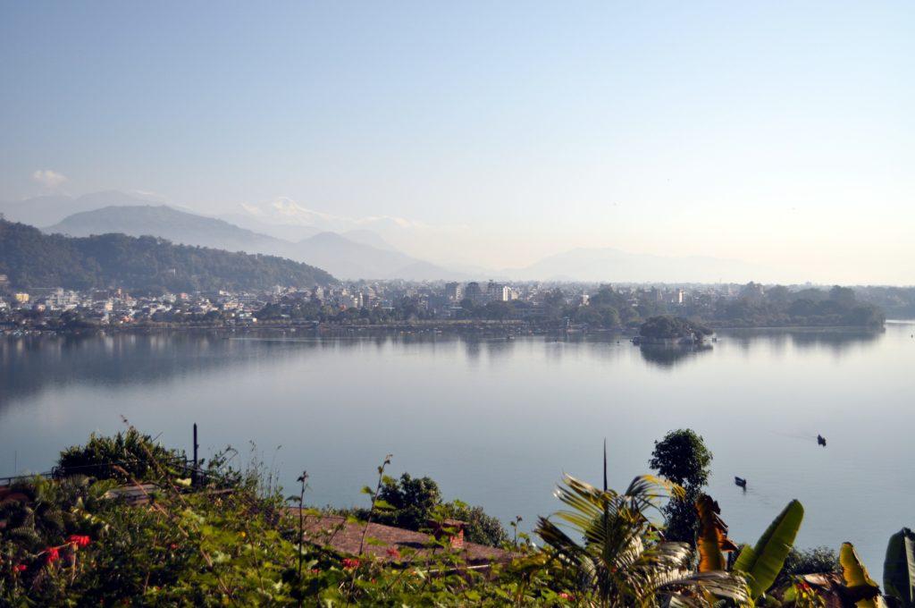 dall'altra parte del lago, Pokhara