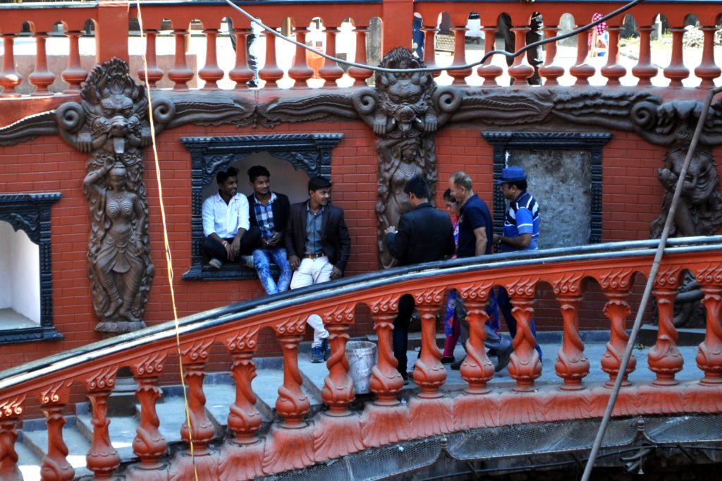 Pokhara, foto ricordo alla Mahendra Cave