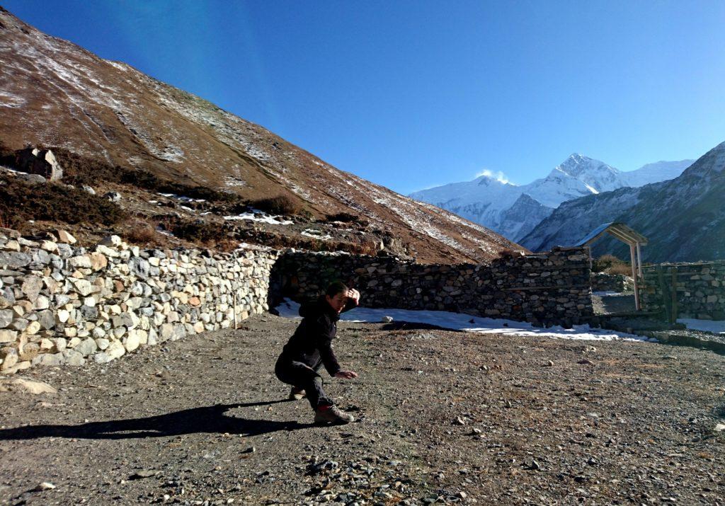 kung-fu a 4200 metri e con l'Annapurna II sullo sfondo: tutta un'altra storia