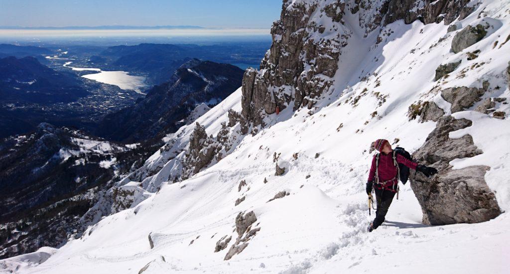 qualche minuto di pausa prima di buttarci in mezzo alle raffiche di vento che ci attendono a monte