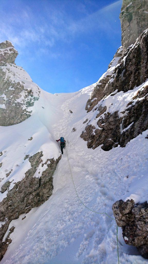 terminata la parte di rocciosa, ci apprestiamo ad uscire sulla selletta che poi si apre in direzione della cresta