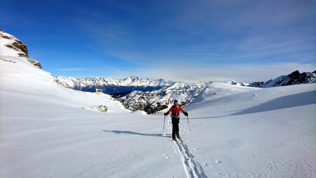 il Galletto sulla piana del rifugio Benigni con il Disgrazia sullo sfondo