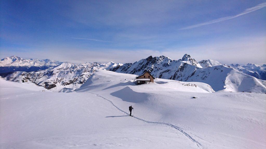 il Niggah, il rifugio Benigni e un primo assaggio dello splendido panorama che ci attende