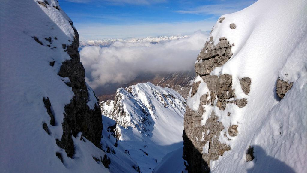 una sbirciata da una delle finestre della cresta