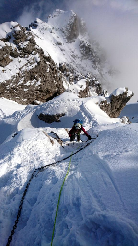 Erica sul tratto pendente in direzione delle ultime roccette prima della vetta