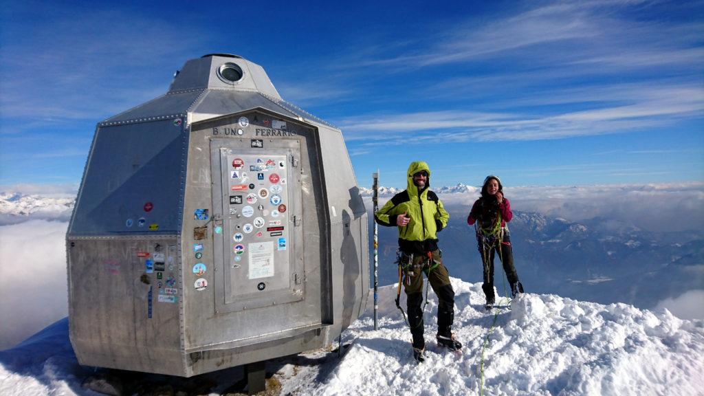 Sam ed Erica si rilassano finalmente accanto all&#039;astronave