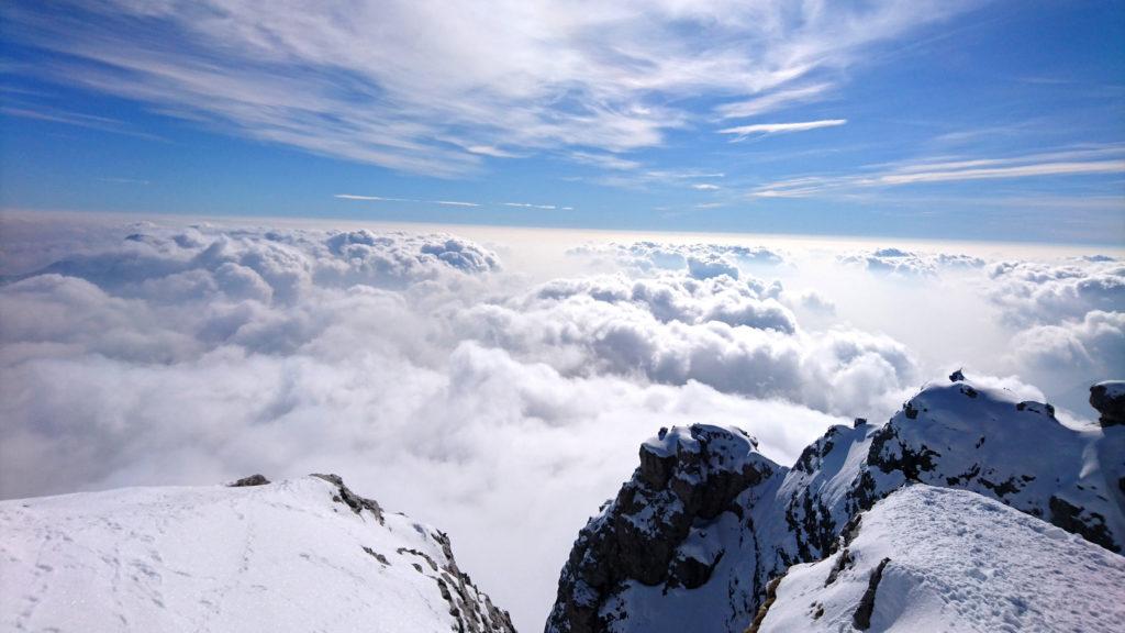 Siamo al sole, non c'è vento e il paesaggio sotto di noi è da strappabudella. Che possiamo chiedere di più??