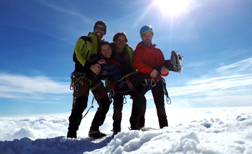 Autoscatto: tutti insieme tra le nuvole! 4 scemi sopra al cielo!! ;)