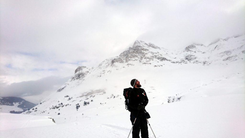 Ed eccoci finalmente in campo aperto! Nevica ancora ma il paesaggio da qui sarà davvero top