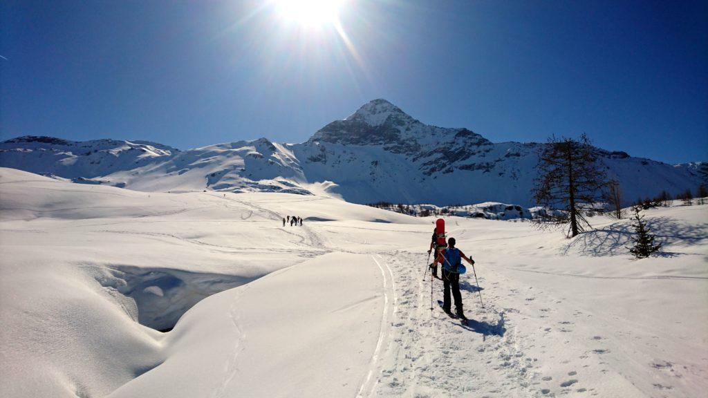 Giunti all'alpe Campagneda abbiamo il Pizzo Scalino di fronte e un po' la tentazione ci sale....ma danno rischio 4 e resistiamo