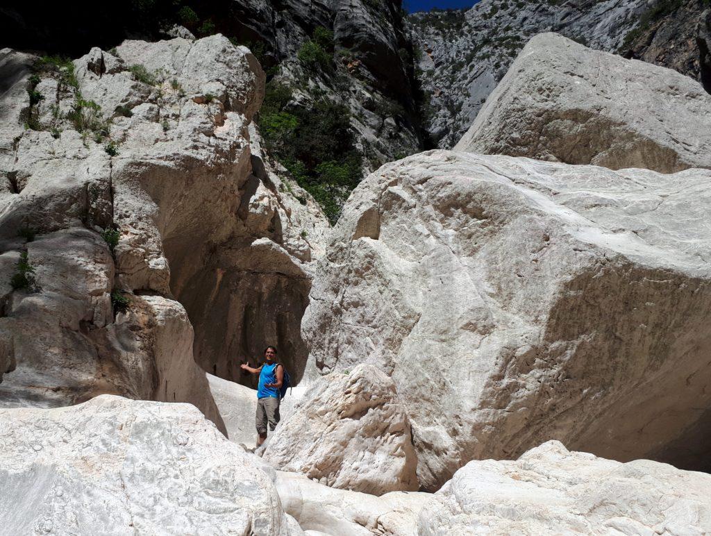 siamo al limite della zona "rossa" del percorso escursionistico all'interno del Canyon Gorropu