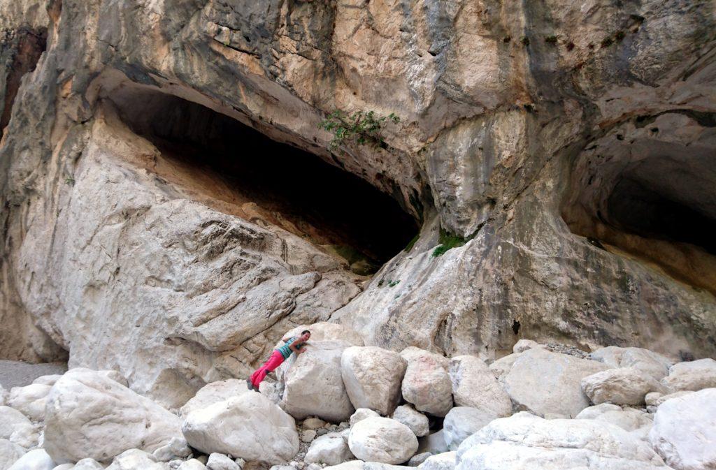 le belle formazioni calcaree delle pareti che formano il Canyon Gorropu
