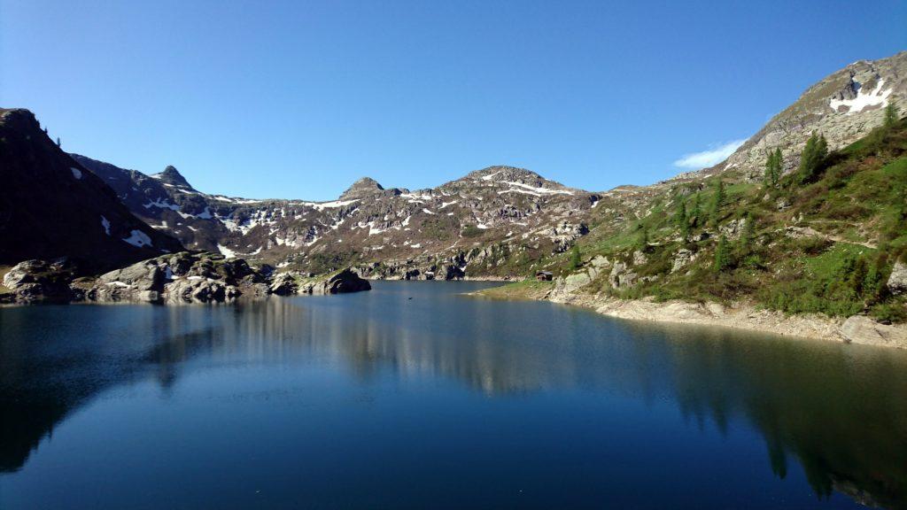 il lago artificiale accanto al Rifugio, l'invaso più grande dell'"altopiano dei laghi"