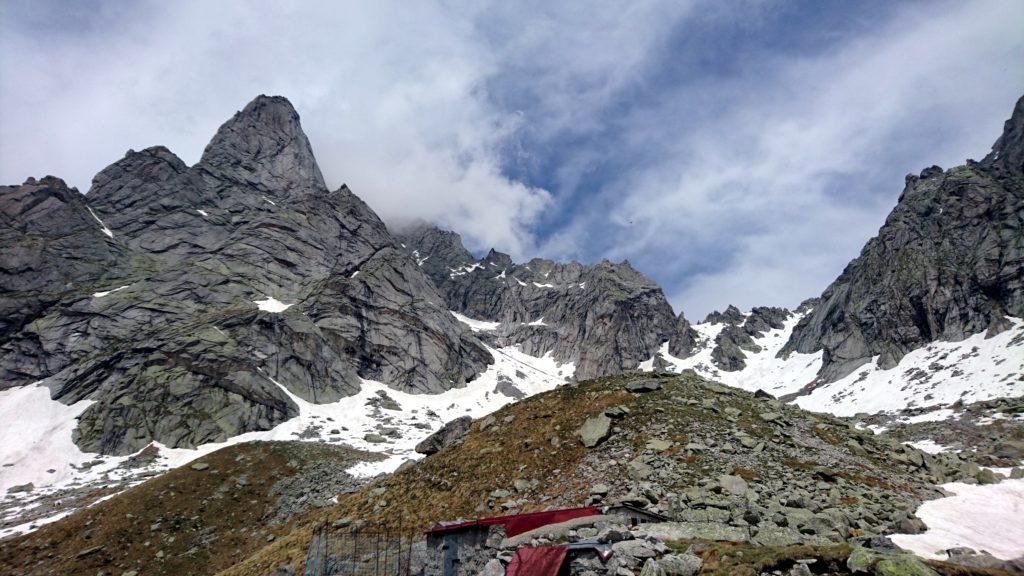 ultimo sguardo alla Cima di Zocca (a sinistra) e al Passo limitrofo