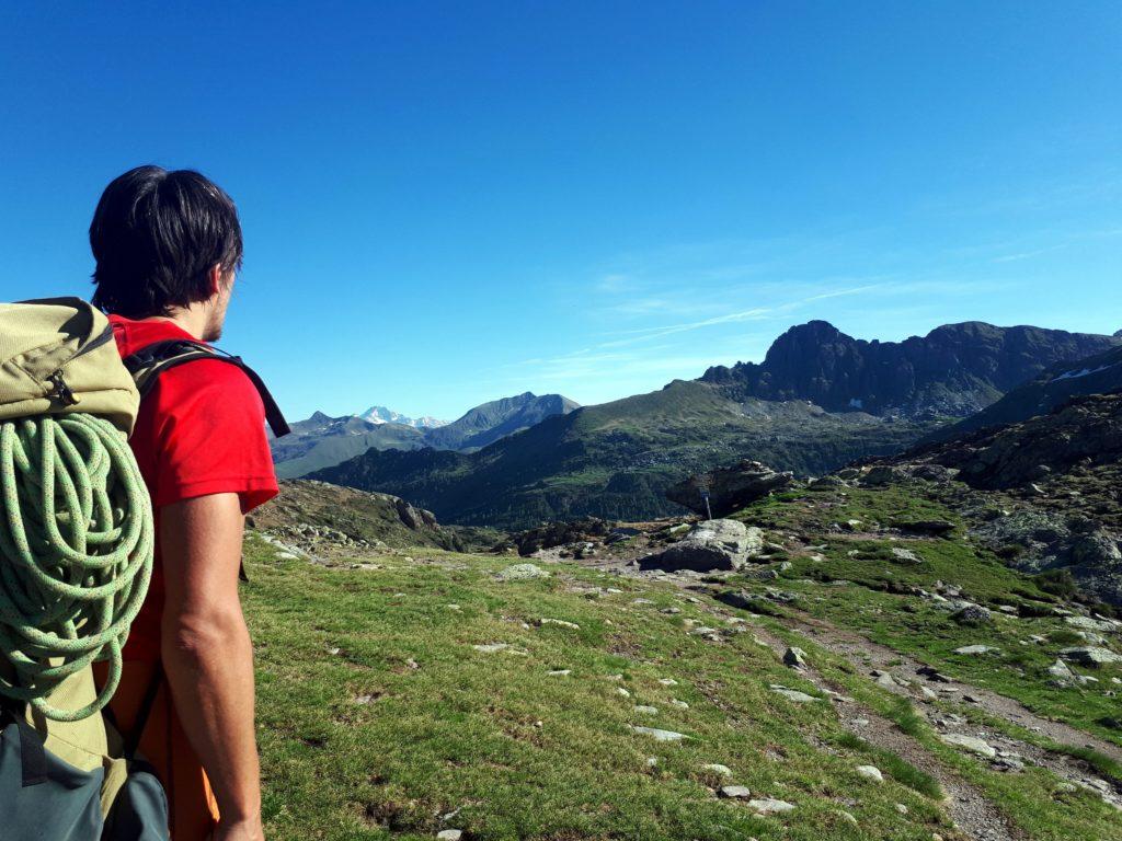 da qui si ridiscende per circa 300 metri verso il Rifugio Laghi Gemelli
