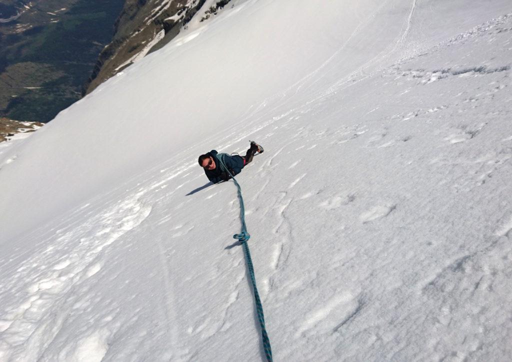 prove di frenata con picozza: cominciamo con una pendenza ridicola, ma... un viaggio di 1000 leghe comincia da un singolo passo!