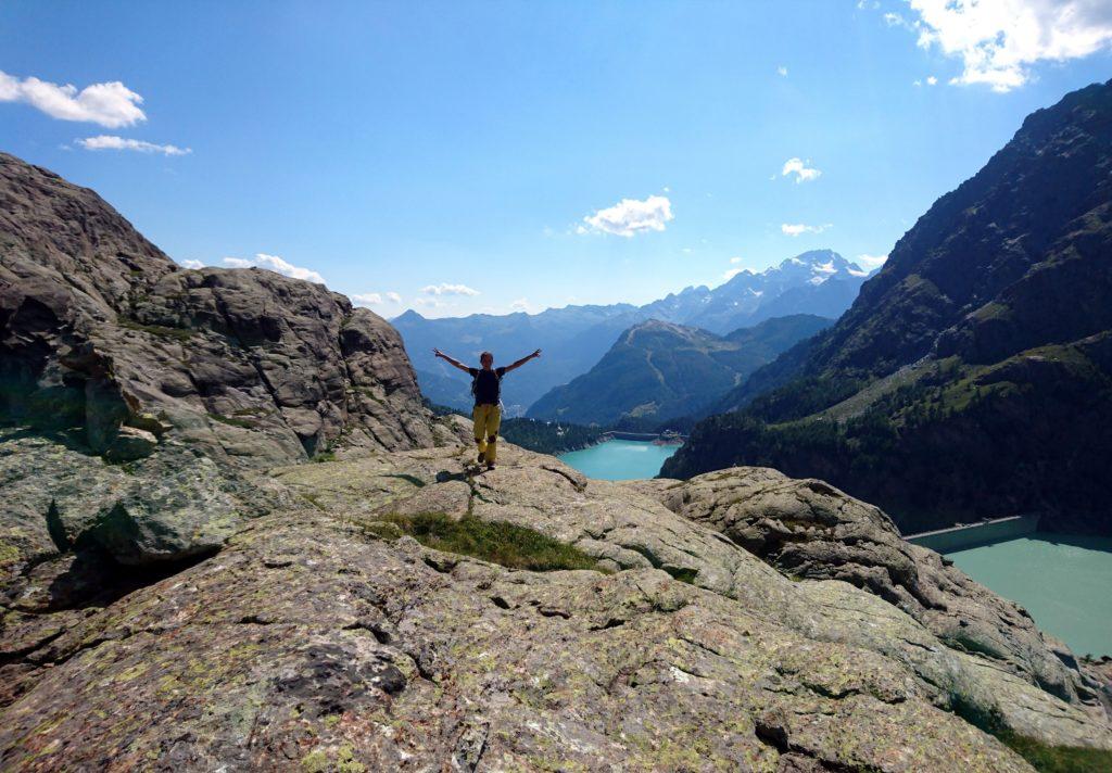 sulla cima, seguendo gli ometti verso la Val Poschiavina