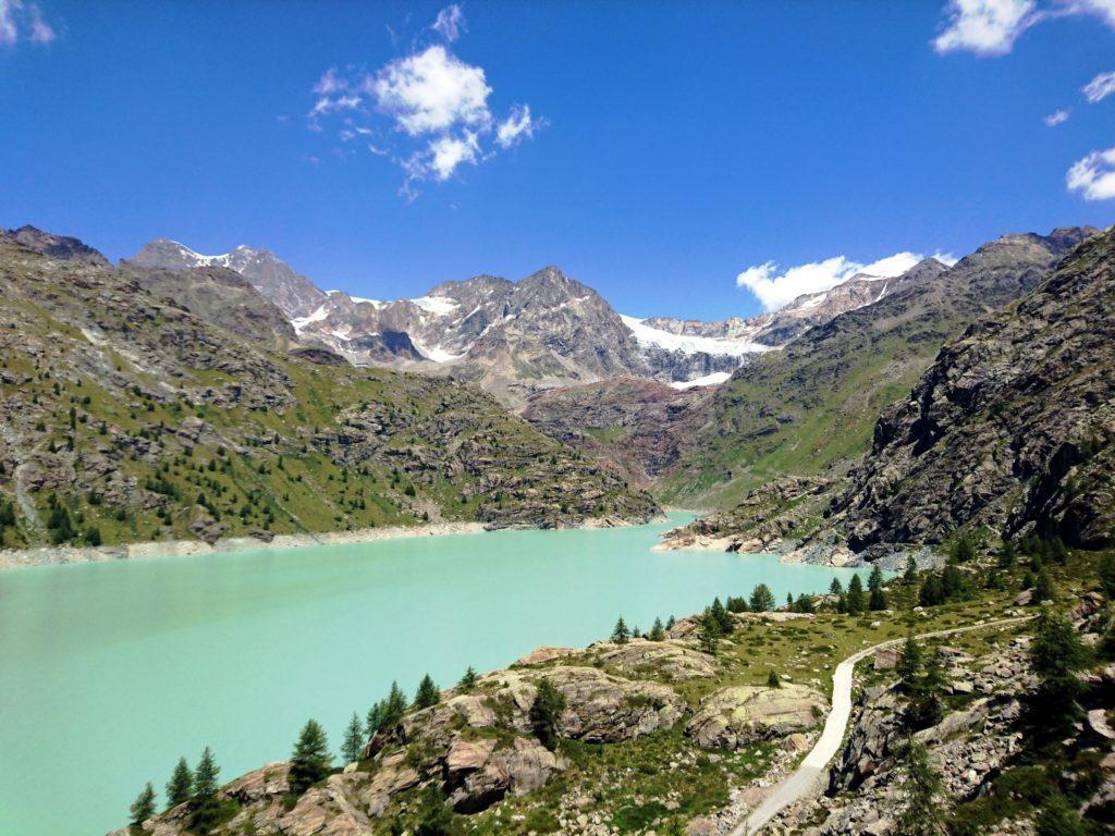 la sosta sul terrazzino erboso ci consente qualche scatto in direzione del Fellaria