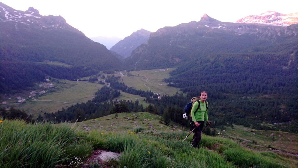 in basso l'Alpe Veglia, ancora in ombra