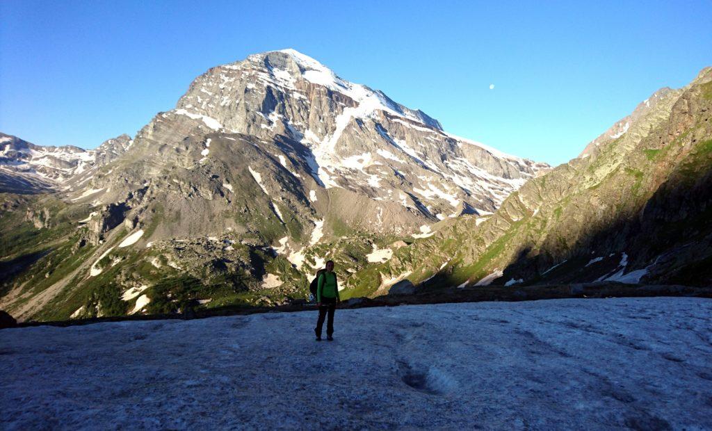 sua maestà il Monte Leone: noi siamo ancora in ombra, anche se durerà poco