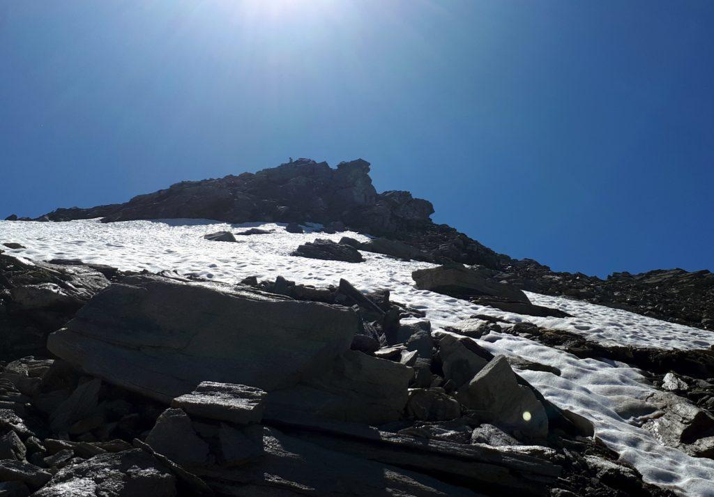 la dorsale che risale in cresta dal lato svizzero è comoda e semplice